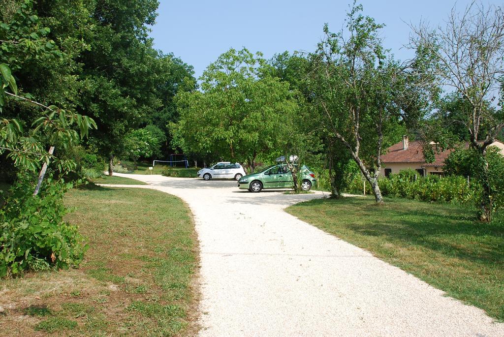 Village De Gites Le Chatenet Thonac 외부 사진